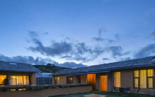 Guzang Xiangbala Diannan Wufu Boutique Inn