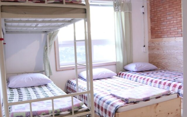 Aria Guesthouse - Hostel