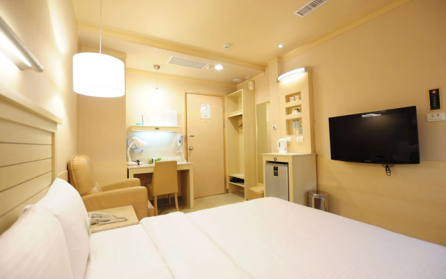 Kindness Hotel Liouhe Night Market Zhongzhen