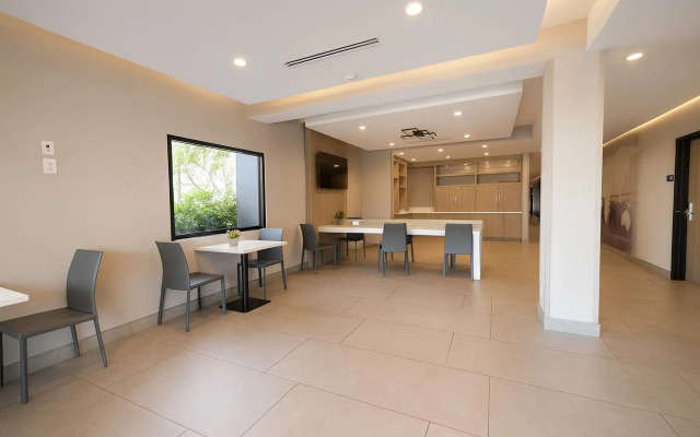 Travelodge by Wyndham LAX