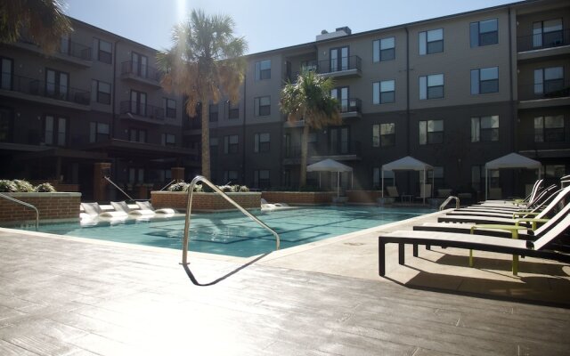 Hidden Gem of Dallas, 6 Mins Aacenter