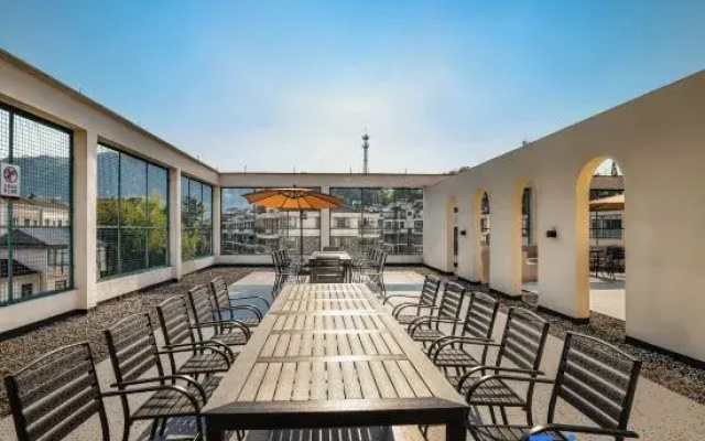 Mika City Hotel (Xuancheng Jingde High-speed Railway Station)