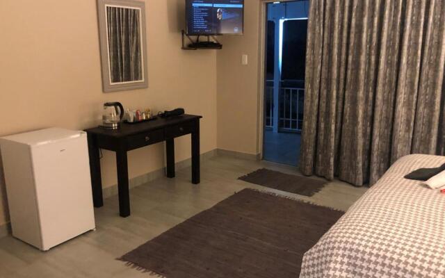 6 on Acacia & 8 on Acacia Guesthouse