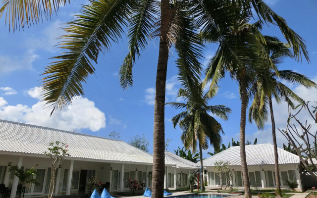 Lombok Holiday Hotel