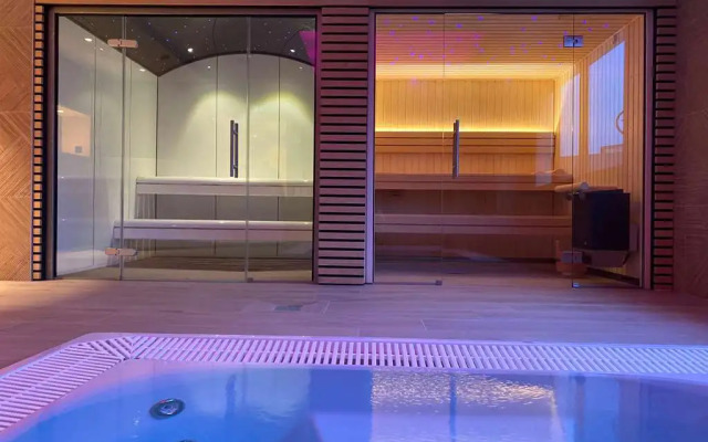 Brit Hotel Piscine & Spa - Fougères