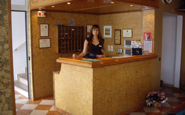 Angelina Hotel & Apartments