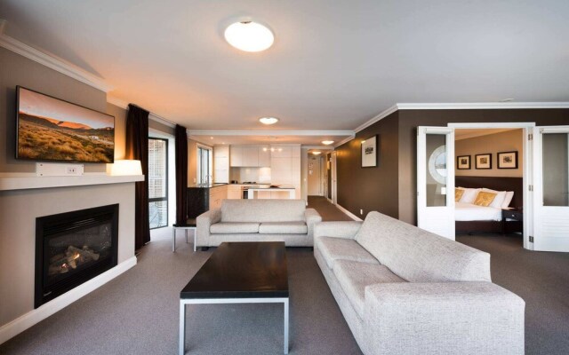 Absolute Lakefront Living 2 Bedroom