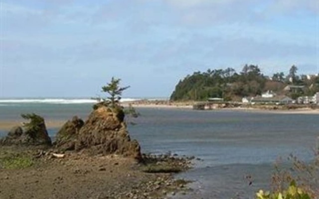 Salmonberry Inn & Beach House