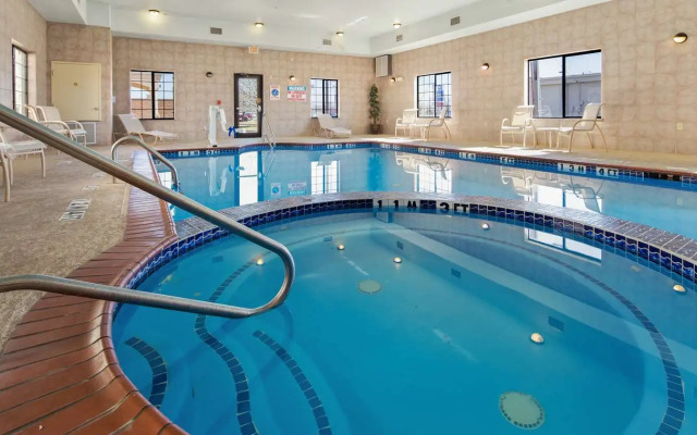 SureStay Plus Hotel by Best Western Quanah