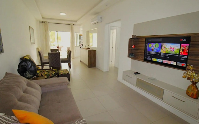 1067 - Apartamento para locação em Bombinhas com 03 suítes