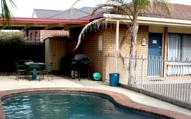 Country Home Motor Inn