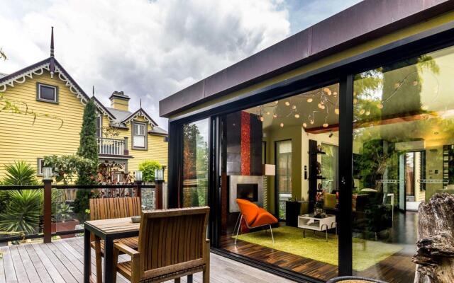 Corinda Contemporary