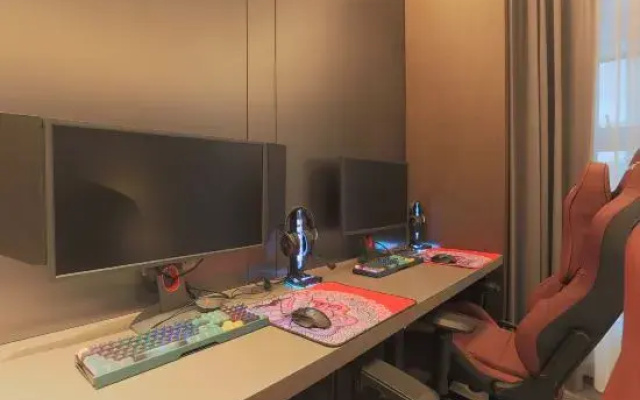 Ruisi E-sports Hotel (Dazu Xiangguo Park)