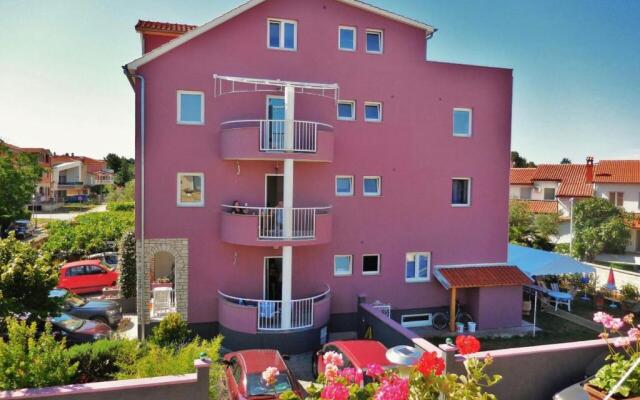 Apartments & Rooms Nikolić