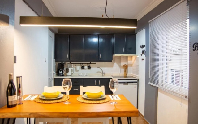 Flat Near Coast With Shared Terrace in Karsiyaka