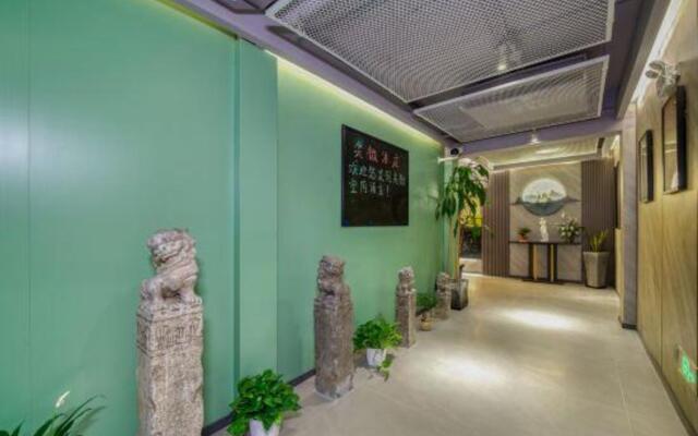 Jianwei Space Art Hotel (Shanghai Lujiabang Road Subway Station Branch)