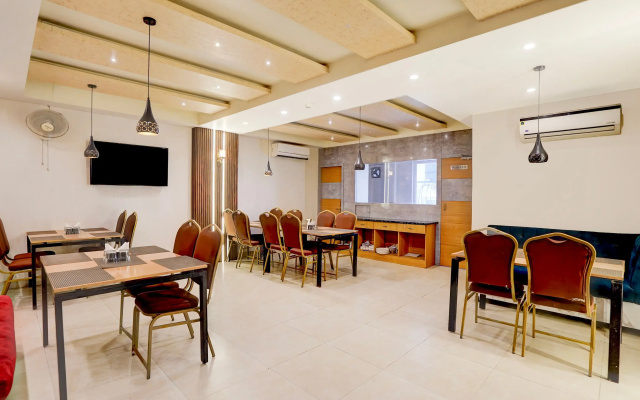 Super Townhouse Oak Arvindo Park Indira Nagar Formerly Rama Inn - Hotel in Λάκναου - Photo 2