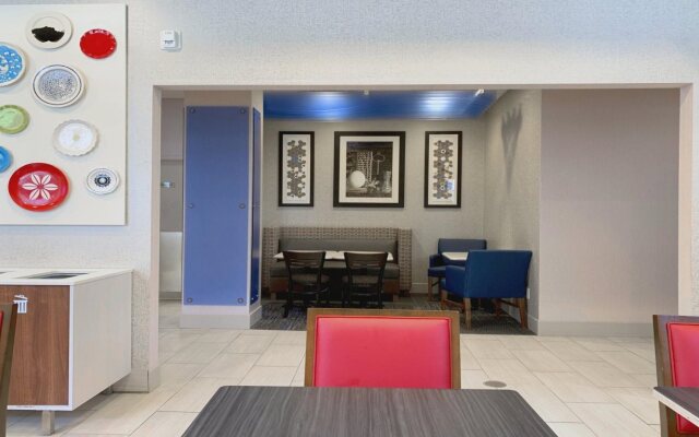 Holiday Inn Express Hotel & Suites Downtown Minneapolis by IHG