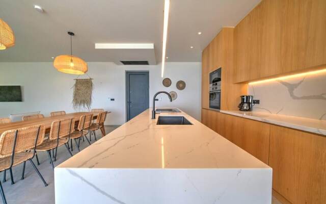 Villa Hestia - 6 Bedroom Luxury Villa With Seaview