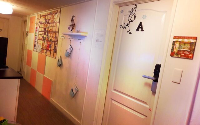 Ximen Triple Tiger Hostel
