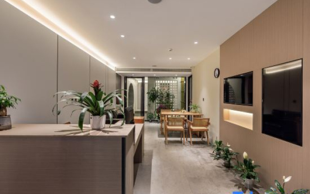 Zhenshui Courtyard · 180° River-View · Designer's Aesthetic | Panoramic Resort Guesthouse (Xitang)