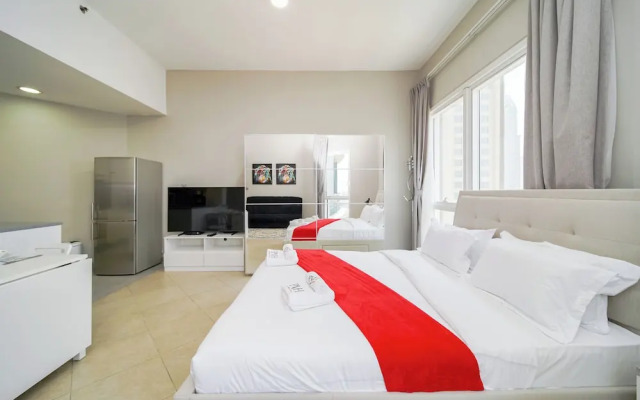 PVH - Sunny Studio - Madison Residency