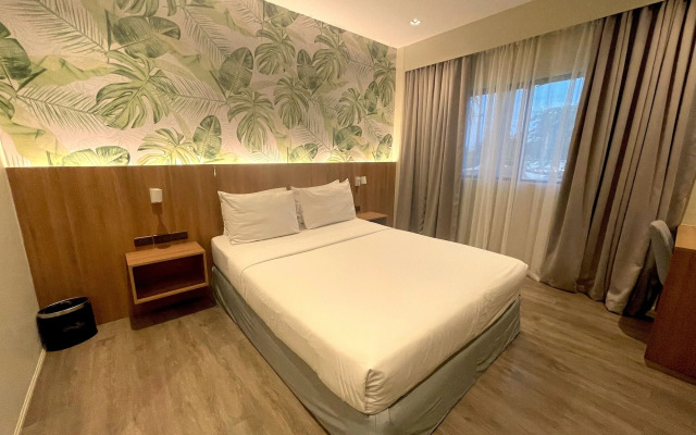 Luisita Central Park Hotel