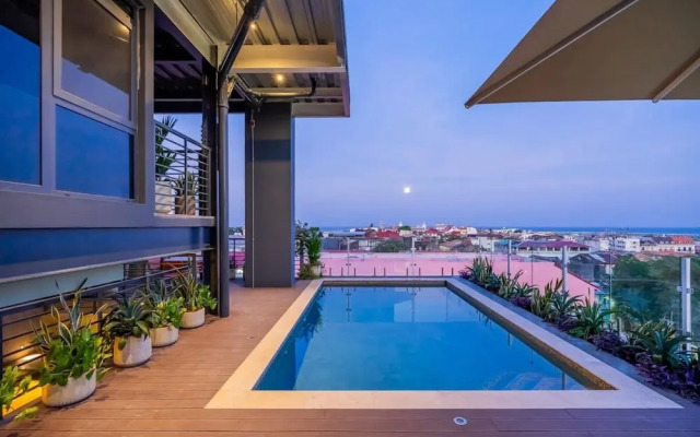 w Exceptional 1BR With Balcony in Casco View