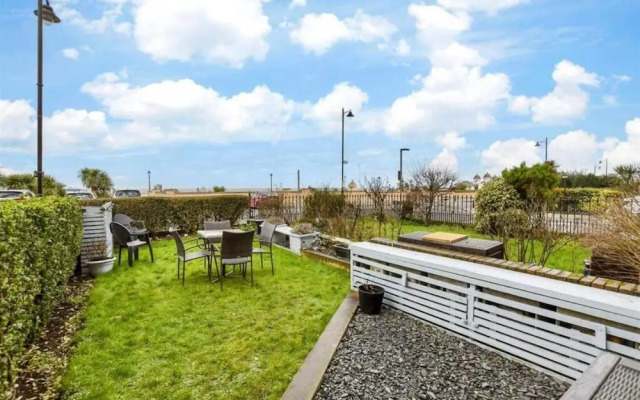 Stunning 1-bed Flat W/seaview, Garden Pet Friendly