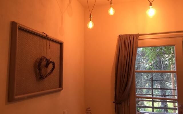 Room in Holiday House - Double Room With Services
