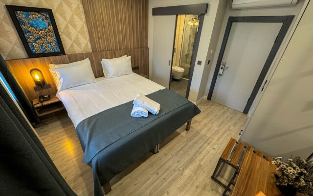 Zeno Suites Hotel