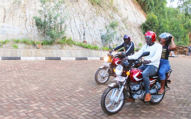 Bunyonyi Safaris Resort