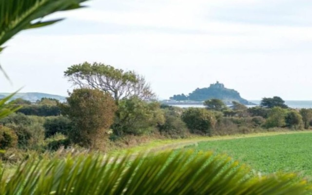 Remarkable Large 1-bed Apartment Nr Penzance