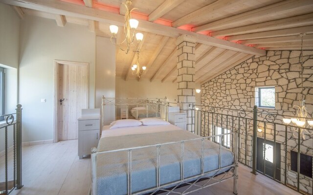 Luxury Villa Irida