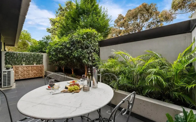 StayCentral - Hawthorn East - Study, 2 Car spaces