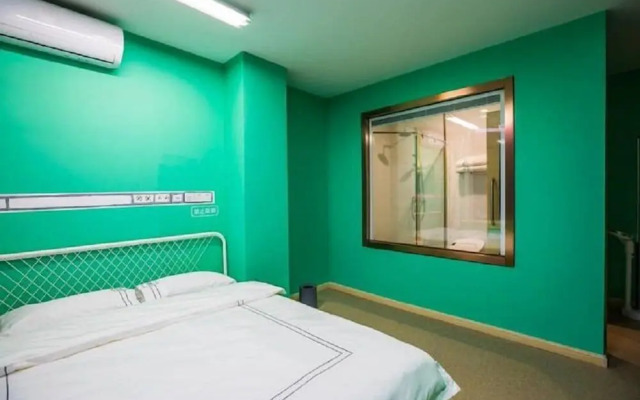 Crosme Theme Hotel