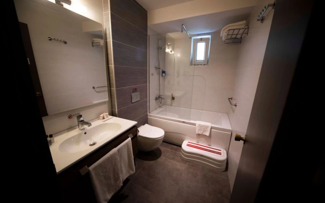 Dbl Room With Thermal Bath ,dinner Breakfast Included