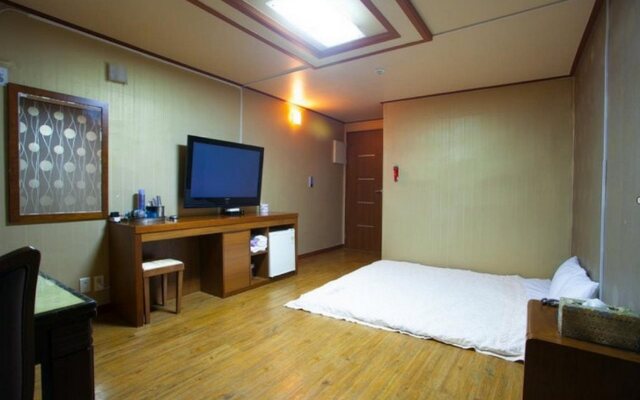 Hue Hotel