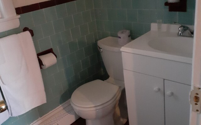 Town Line Inn
