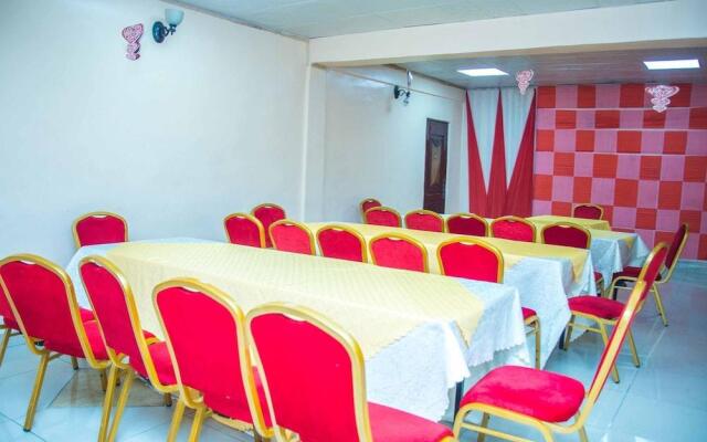 Royal Crest Hotel & Suites