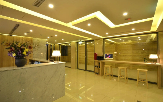 Plus Hotel