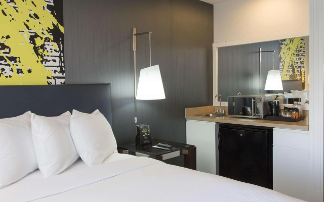 Comfort Inn & Suites Baltimore Inner Harbor