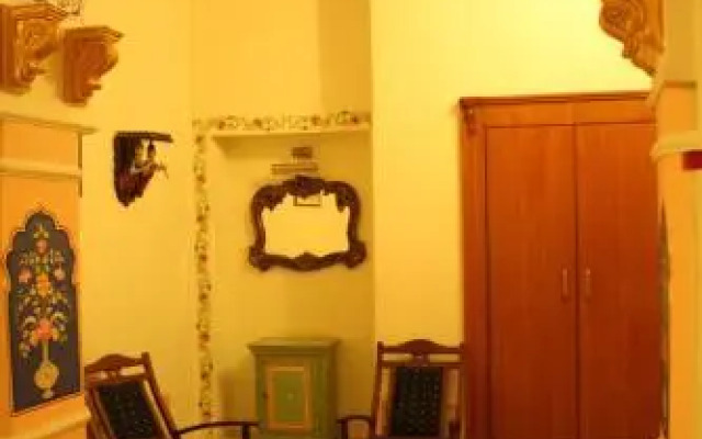 Ishwari Niwas Palace