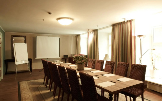 CRU Hotel