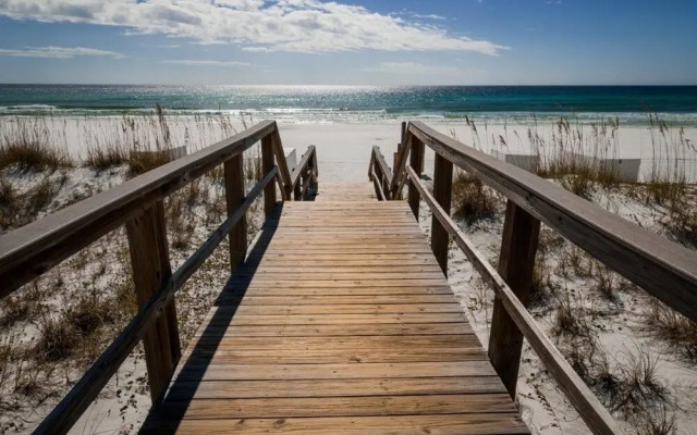 Mainsail Condominiums #332 by Destin Getaways