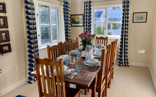 3 Strawberry Close