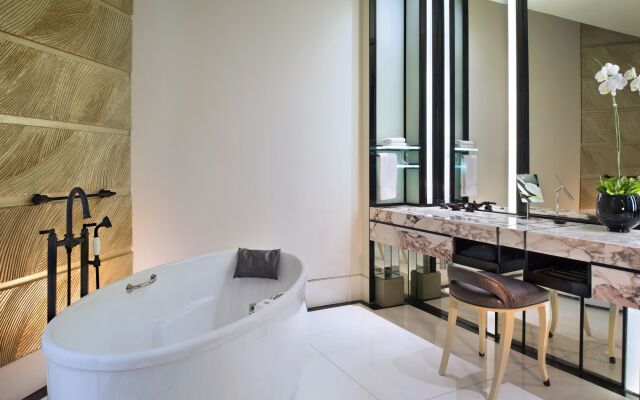 Keraton at The Plaza, The Unbound Collection by Hyatt