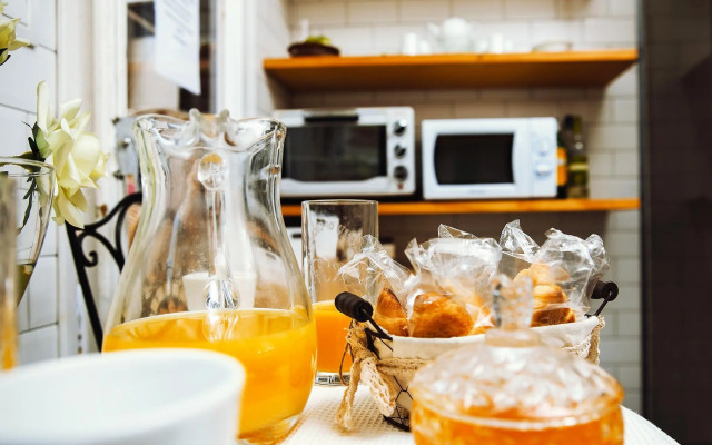 Rooms Hola BCN B & B