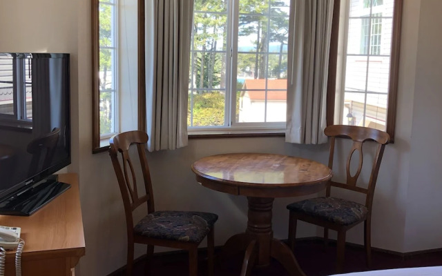 Landmark Inn