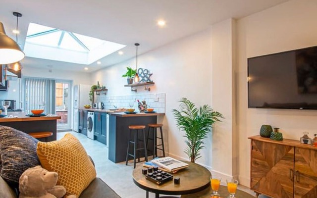 Plush Holiday Home in Coventry Near Coventry University